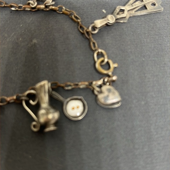 Vintage charm bracelet from French flea market. - Picture 4 of 9